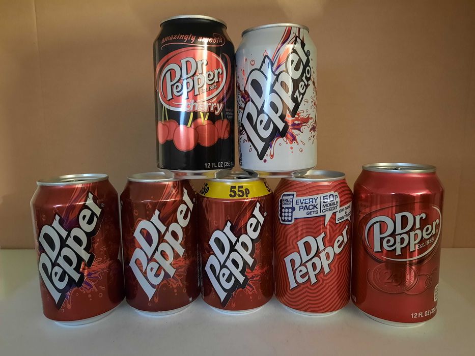 Lote de 85 latas de bebidas diversas - Dr Pepper, La Casera, Vimto e outras
