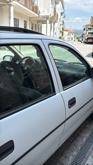 Opel corsa ano 1993 a circular normalmente