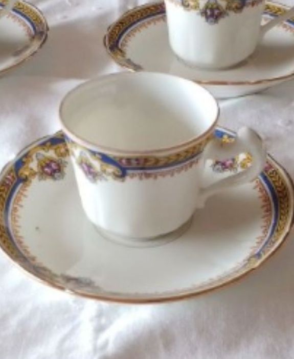 Chávenas café antigas em porcela