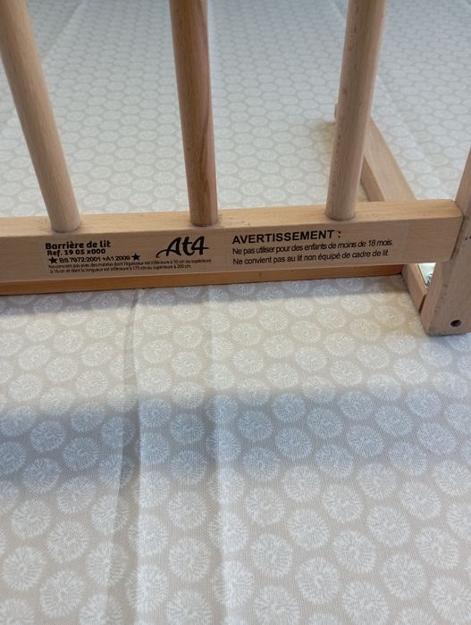 Vendo barreira de cama de criança