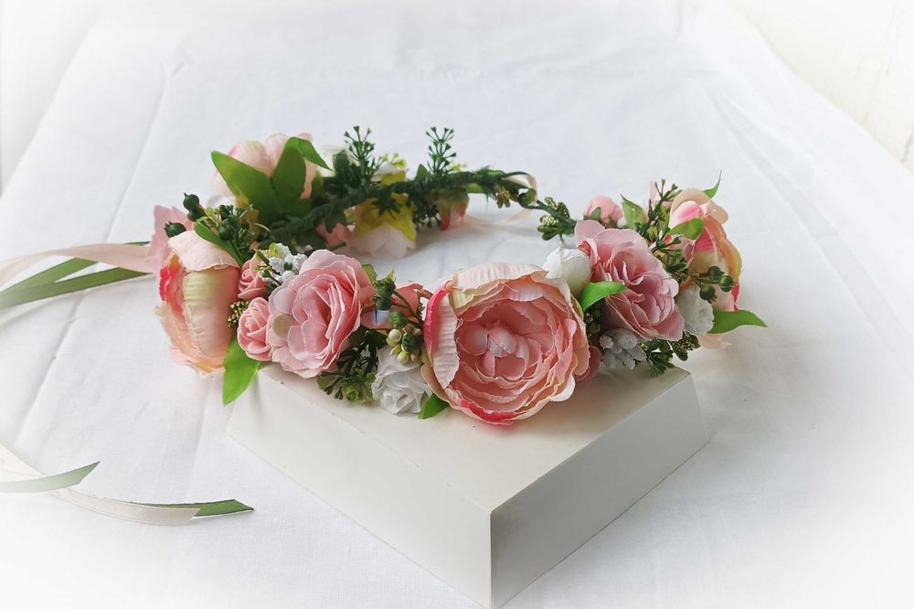 Віночок з квітів на голову