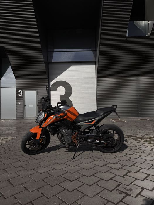 KTM Duke 790.