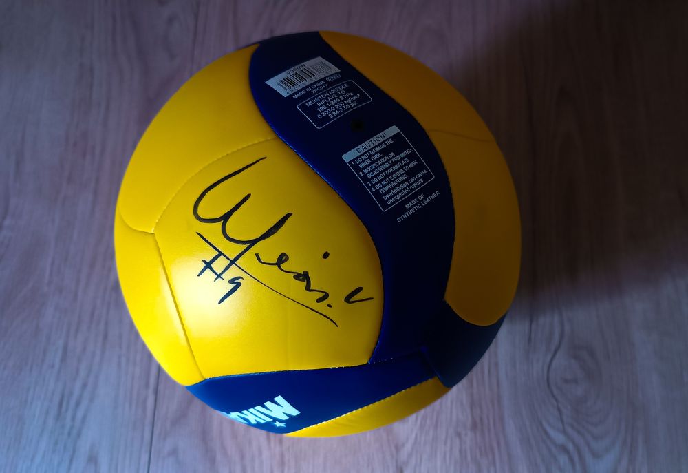Piłka Mikasa -  z autografem Wilfredo Leon