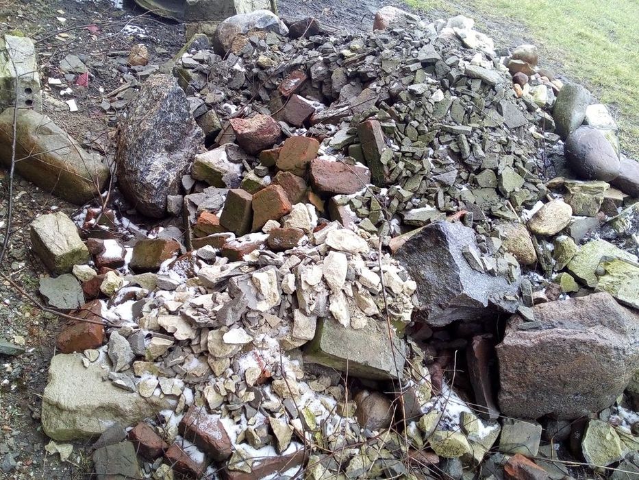Gruz - beton - kamienie pozostałości