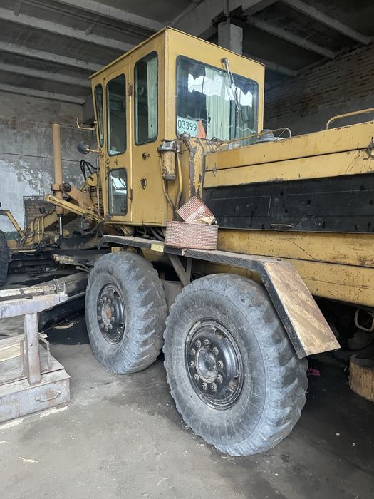 Грейдер дорожній ДЗ-122