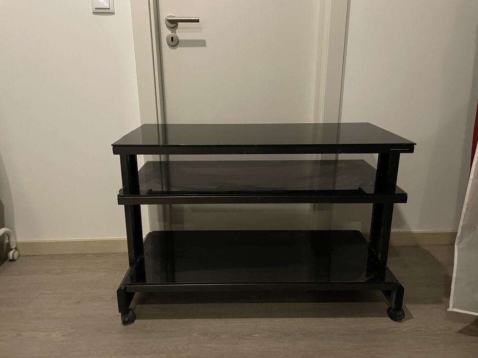 Mesa TV em vidro com prateleiras