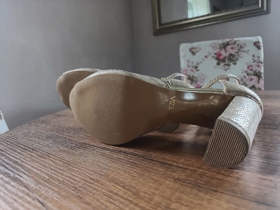 Piękne skórzane buty damskie