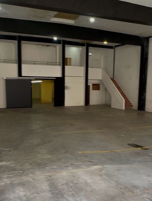 Arendamento de armazem em queluz belas