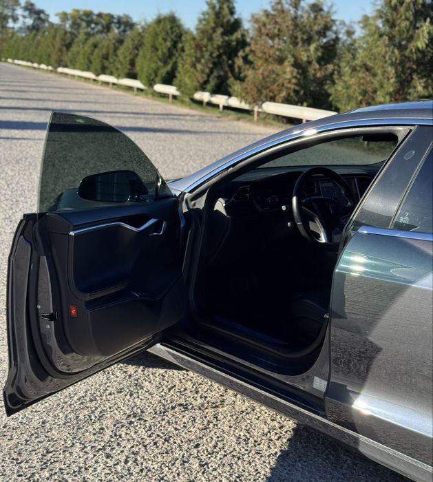Tesla model S 90D