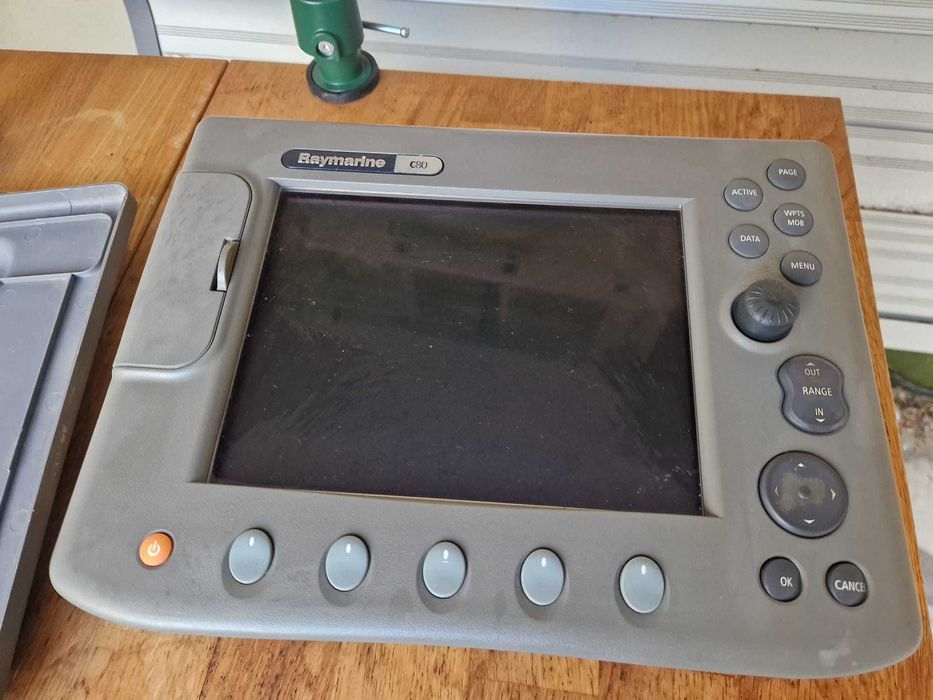 Raymarine C80 - Display GPS/Radar/Plotter Náutico