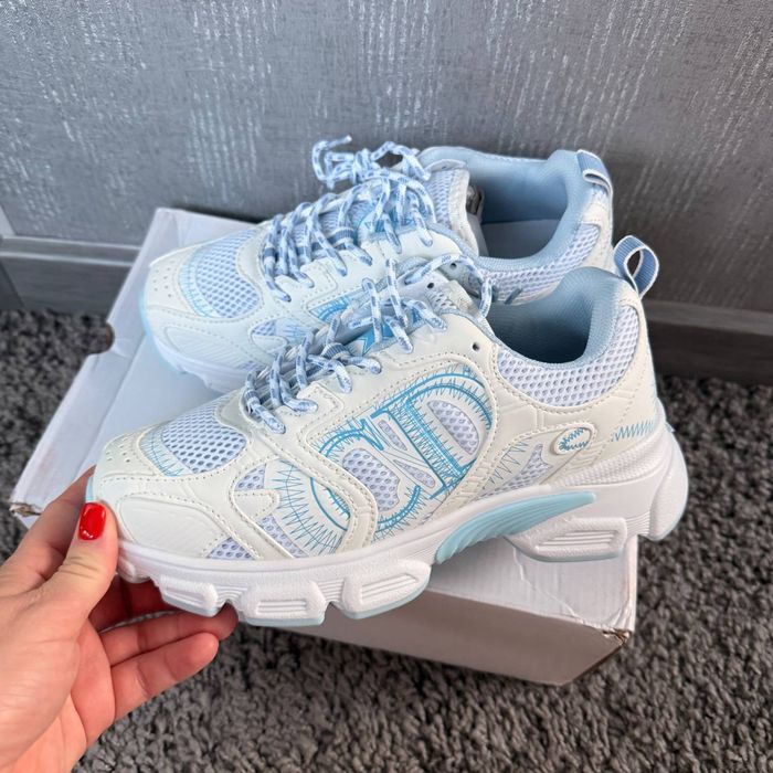 Нові трендові Кросівки Dior білі блакитні 37 р. (устілка 23,5 см)