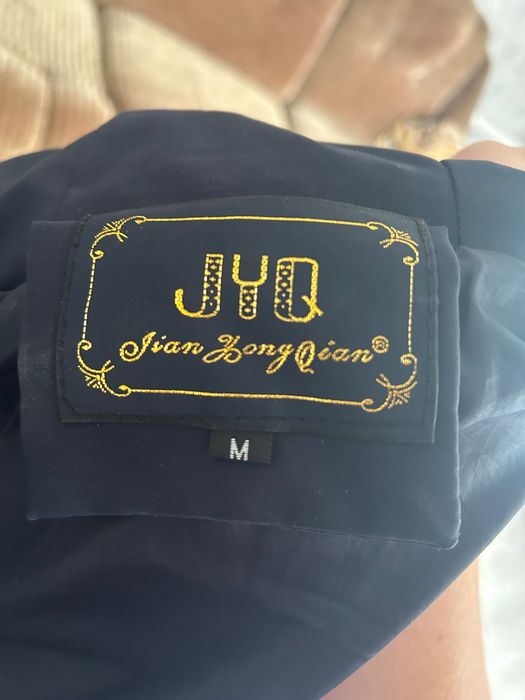 Зимова жіноча куртка