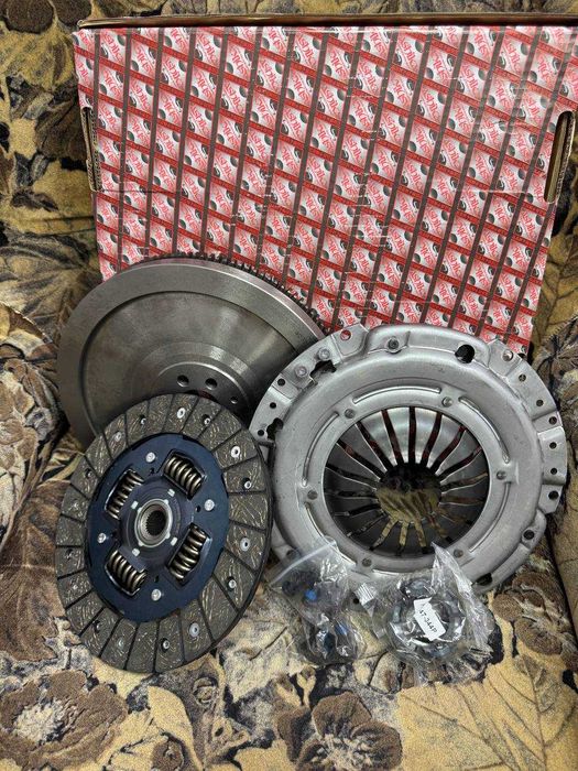 Комплект щеплення/сцепление/Маховик/Корзина/підшипник/на всі АВТО