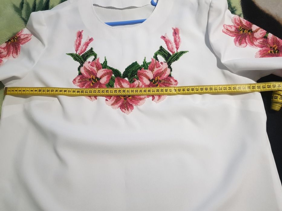 Продам вишиванку з бісеру