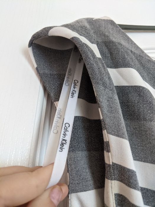 Оригінальне плаття Calvin Klein, розмір 4
