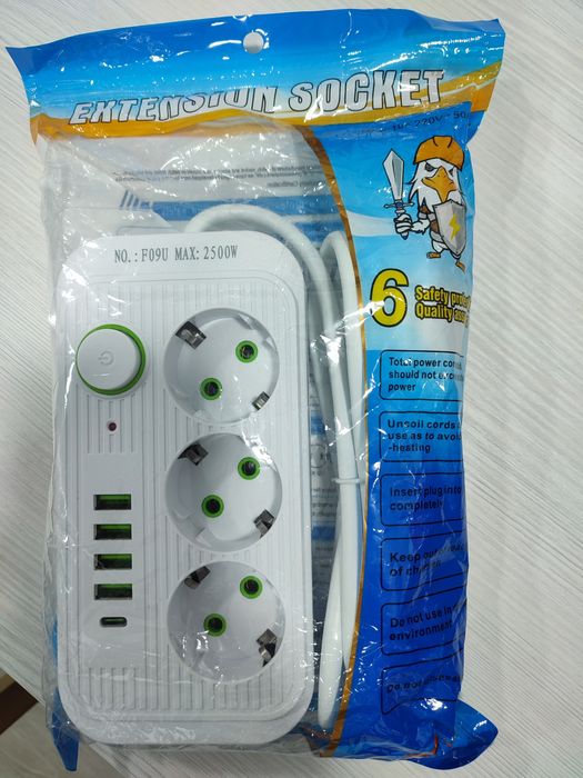 Extensão elétrica com entradas USB