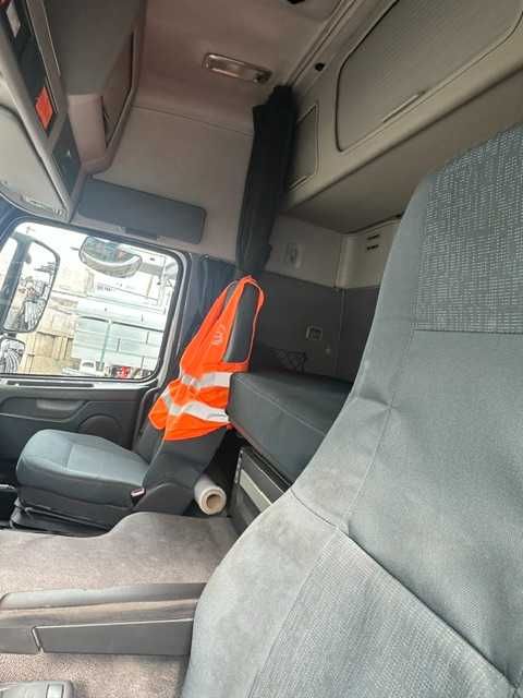 Volvo Fm 12  410 cv  pesada caixa automática com báscula tribasculante e grua