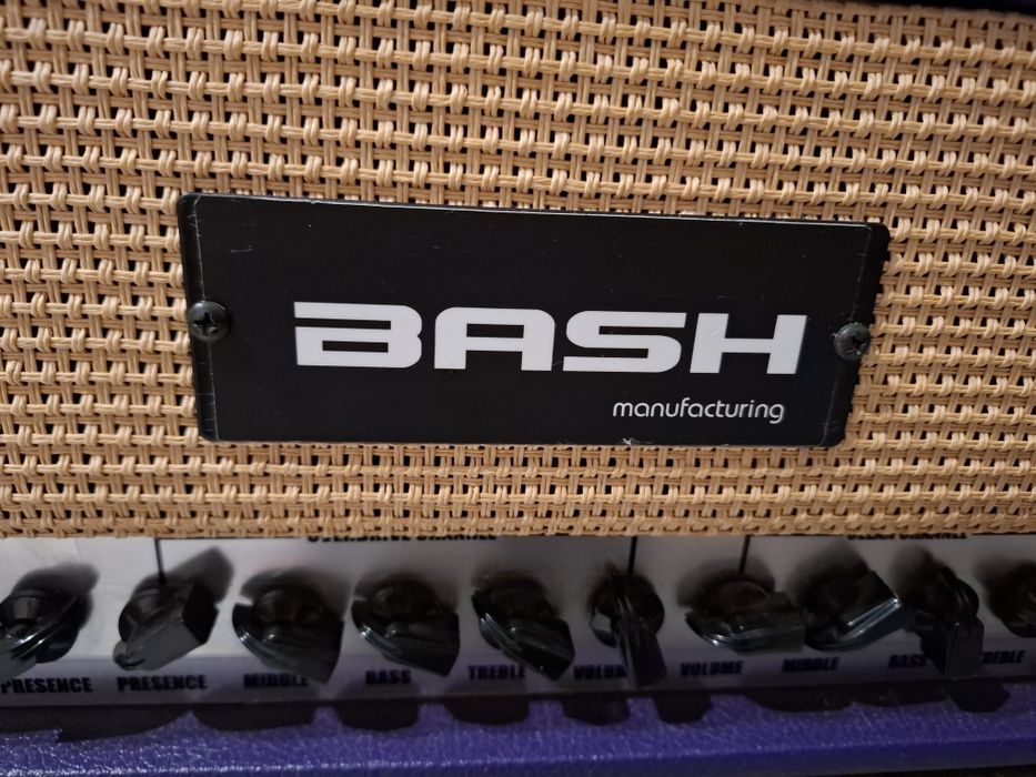 Wzmacniacz gitarowy  Typu head ,marki BASHBASH