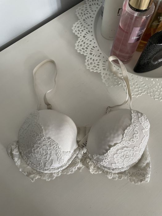 Biały biustnosz z koronką 75A cubus