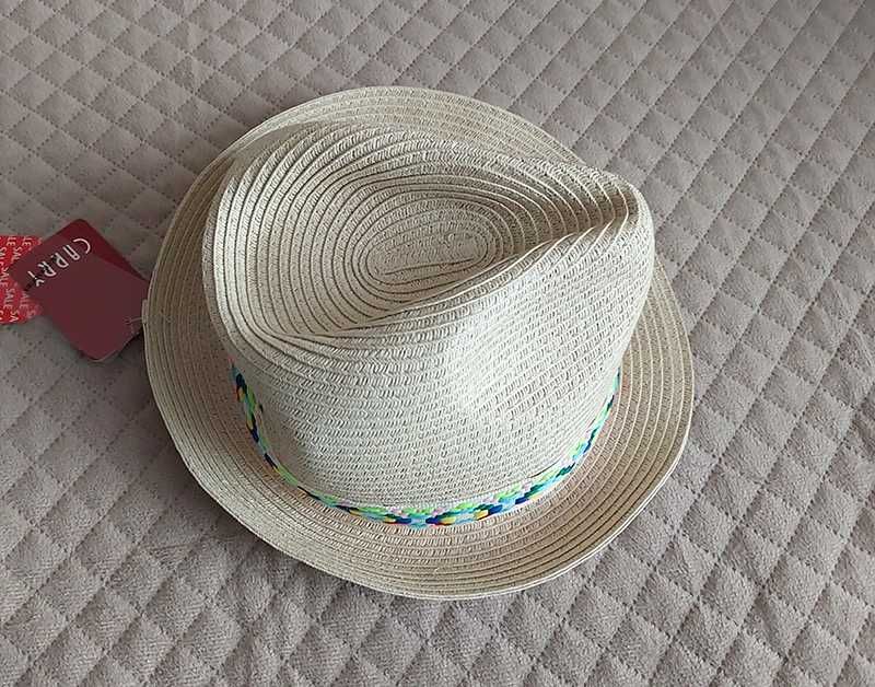 Letni kapelusz z ozdobnym wzorem