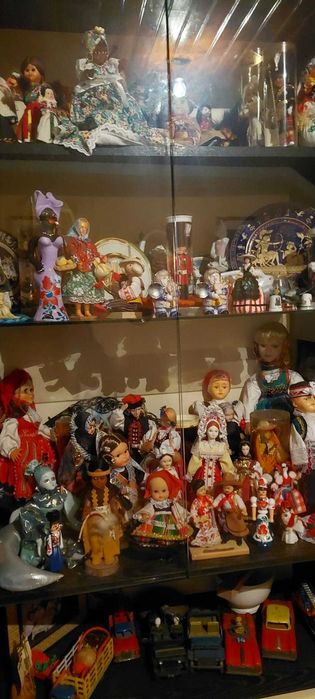 Bonecas - coleção em traje tradicional de todo mundo
