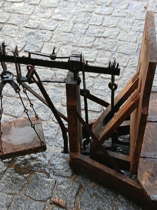 Balança antiga madeira