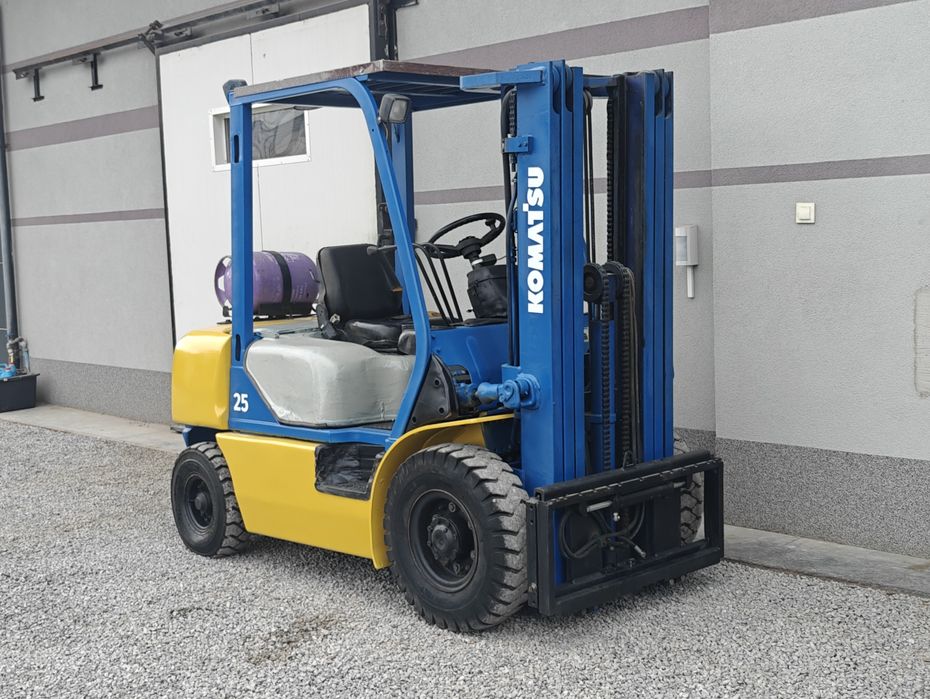 Wózek Komatsu FG25HT 2.5T Lpg Triplex4.7m Silnik Nissan Pompowane koła