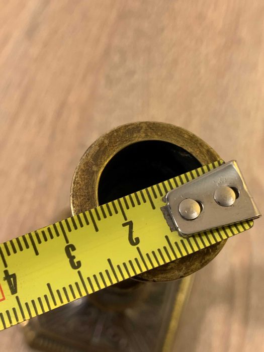 antyk świecznik z brązu zdobiony