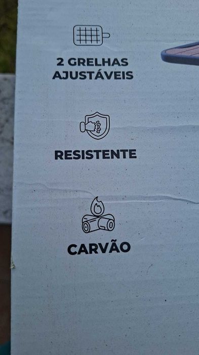Vende-se Churrasqueira a carvão