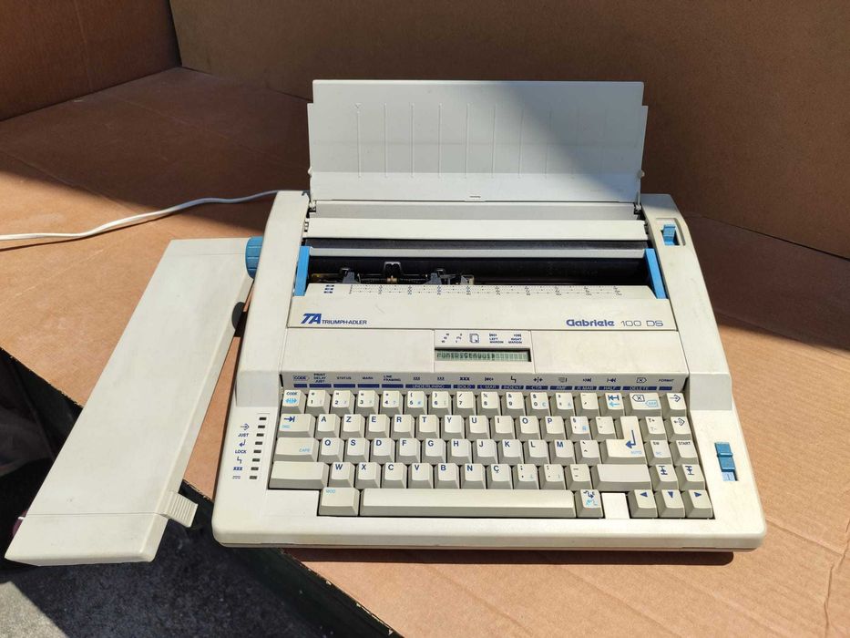 Máquina de Escrever Triumph Hadler Gabriele 100DS como nova