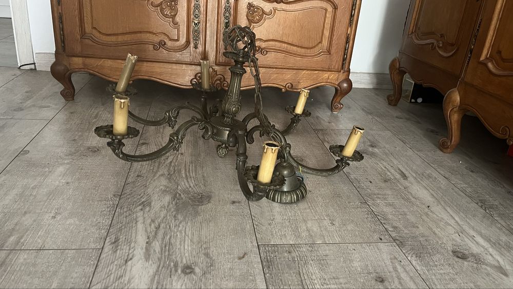 Żyrandol z brązu