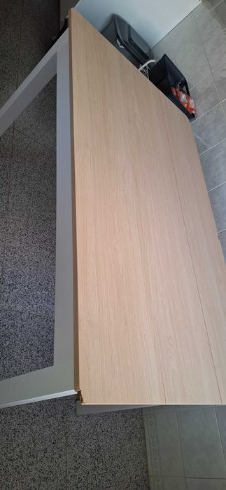 Mesa de cozinha branca e carvalho