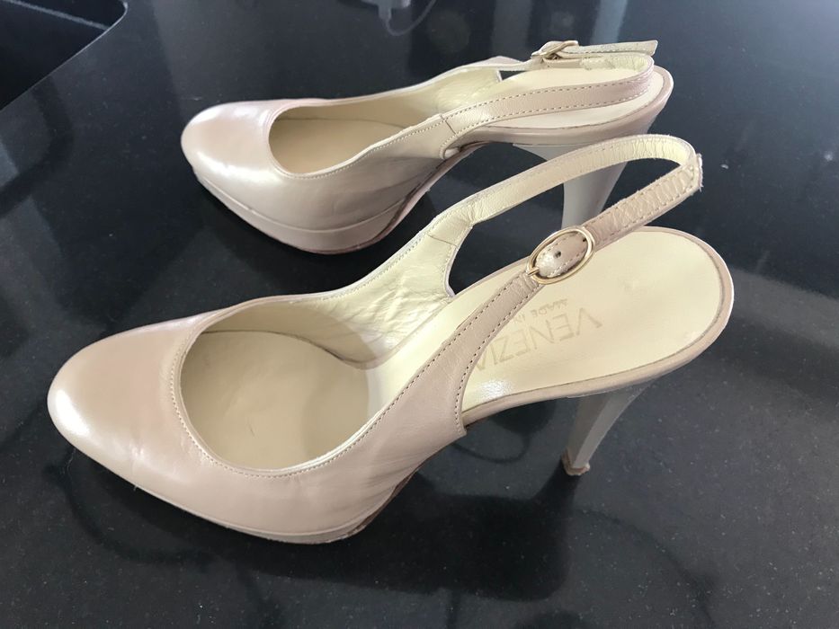 Skórzane szpilki w kolorze ecru rozmiar 38