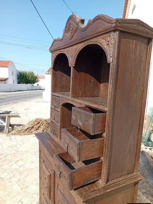 Móvel rústico em madeira