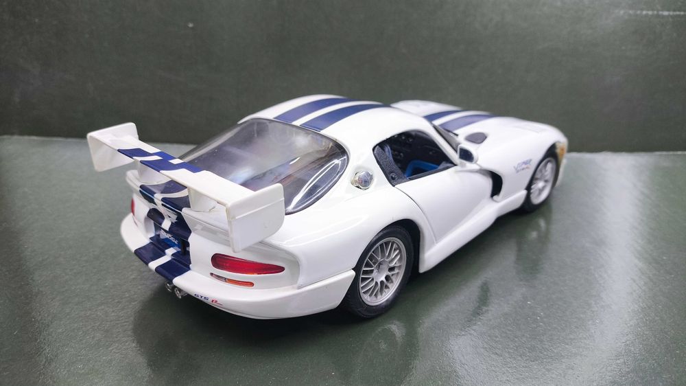 Модель 1.18 Dodge Viper GTS GT2, Maisto