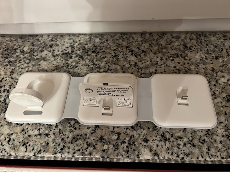 Ładowarka bezpezewodowa 3 w 1 do iPhona, Apple Watch i Air Pods