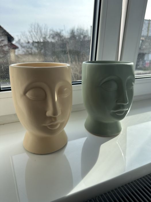 Dwie nowe doniczki twarze
