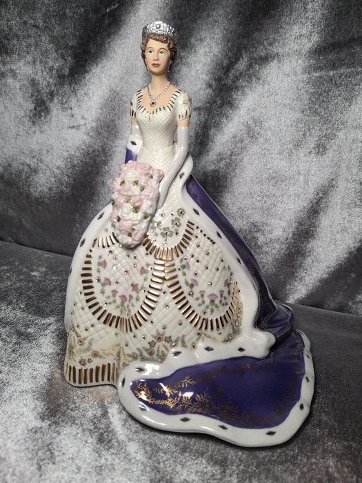 Królowa Elżbieta figurka porcelanowa