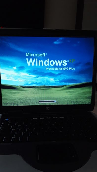 Продам Ноутбук HP+мышка,Рабочий!