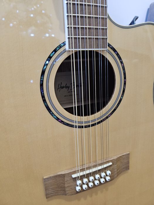 Zestaw gitara elektroakustyczna 12-strunowa Harley Benton + Futerał