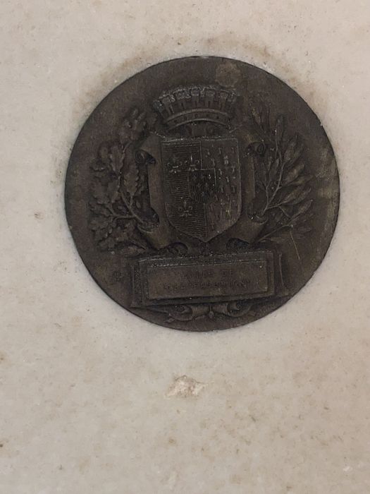 Quadro em talha dourada com querubins em marmore