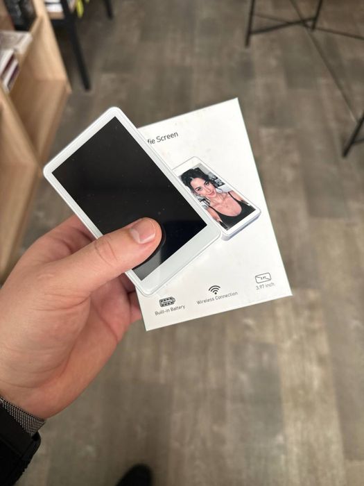 Магнітний селфі-монітор