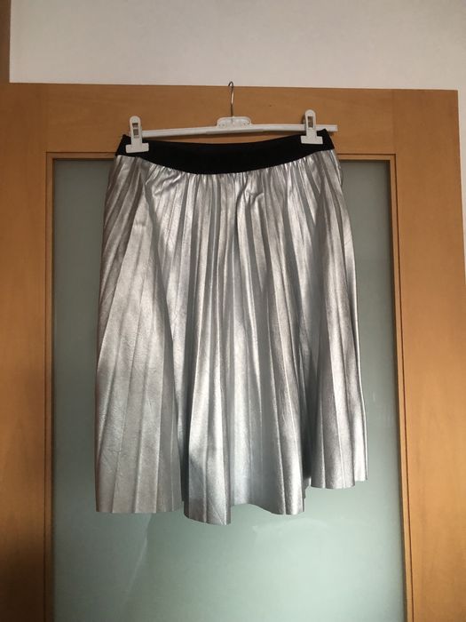 Saia prateada pele sintetica