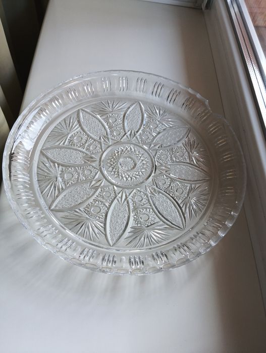 Большое хрустальное блюдо