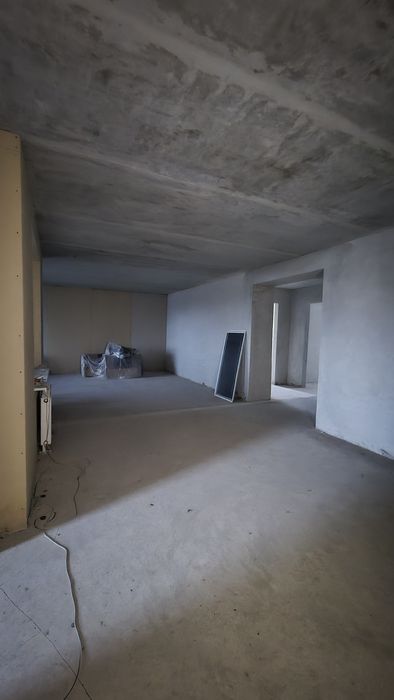 Продаж трикімнатної квартири у м.Самар (106 м²)