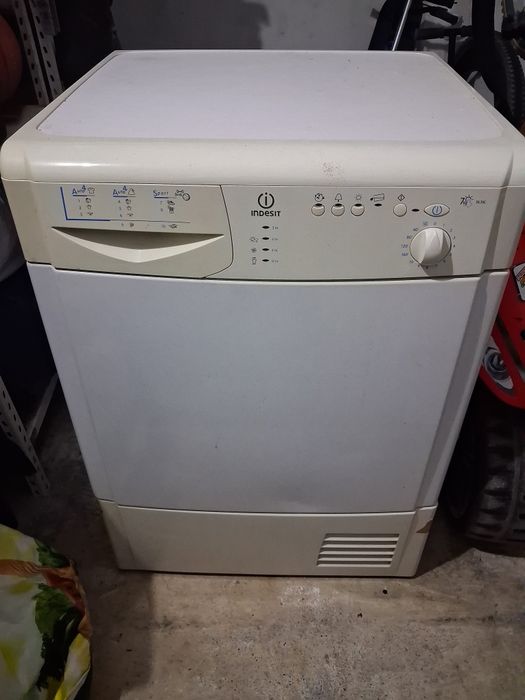 Vendo máquina de secar roupa.