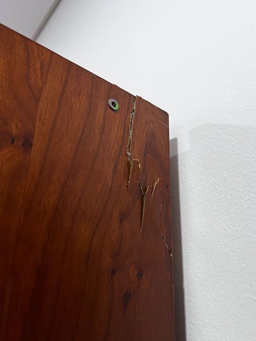 Mesa e móvel como novos