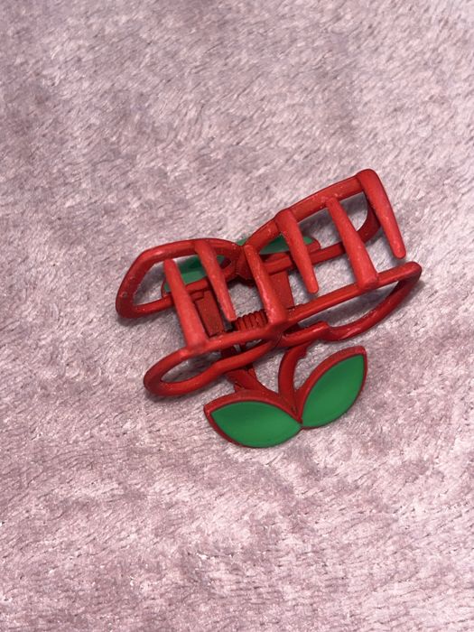 Metalowa spinka klamra wisienka