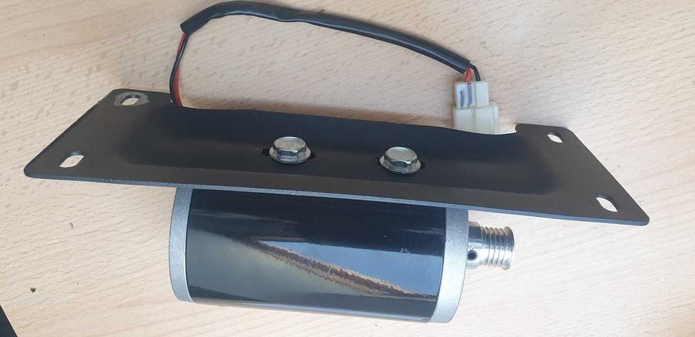 „Silnik prądu stałego 220V/200W DC”