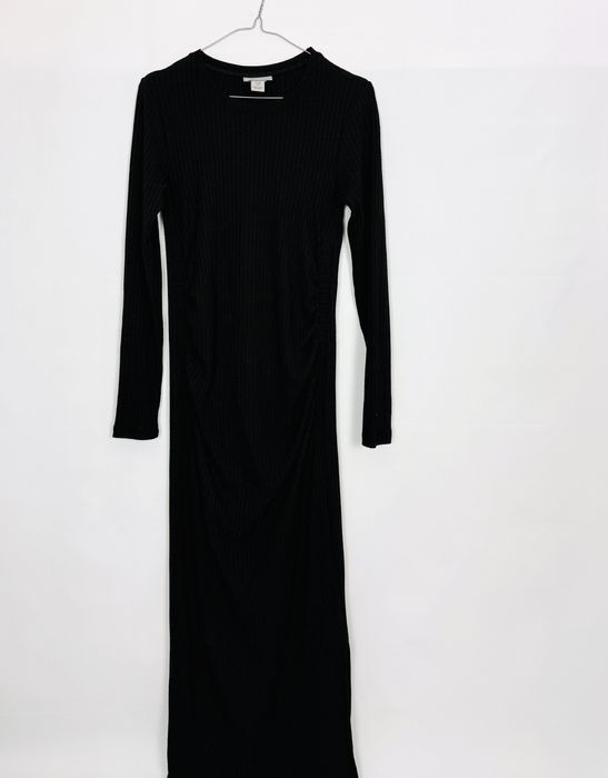 Czarna sukienka prążkowana midi M 38